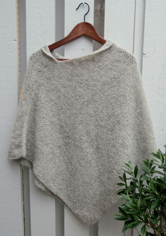 Almas Poncho